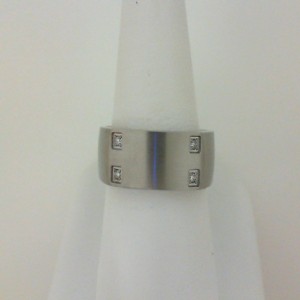 Stainless Steel With 4=0.02Tw Round Diamonds