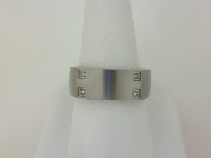 Stainless Steel With 4=0.02Tw Round Diamonds