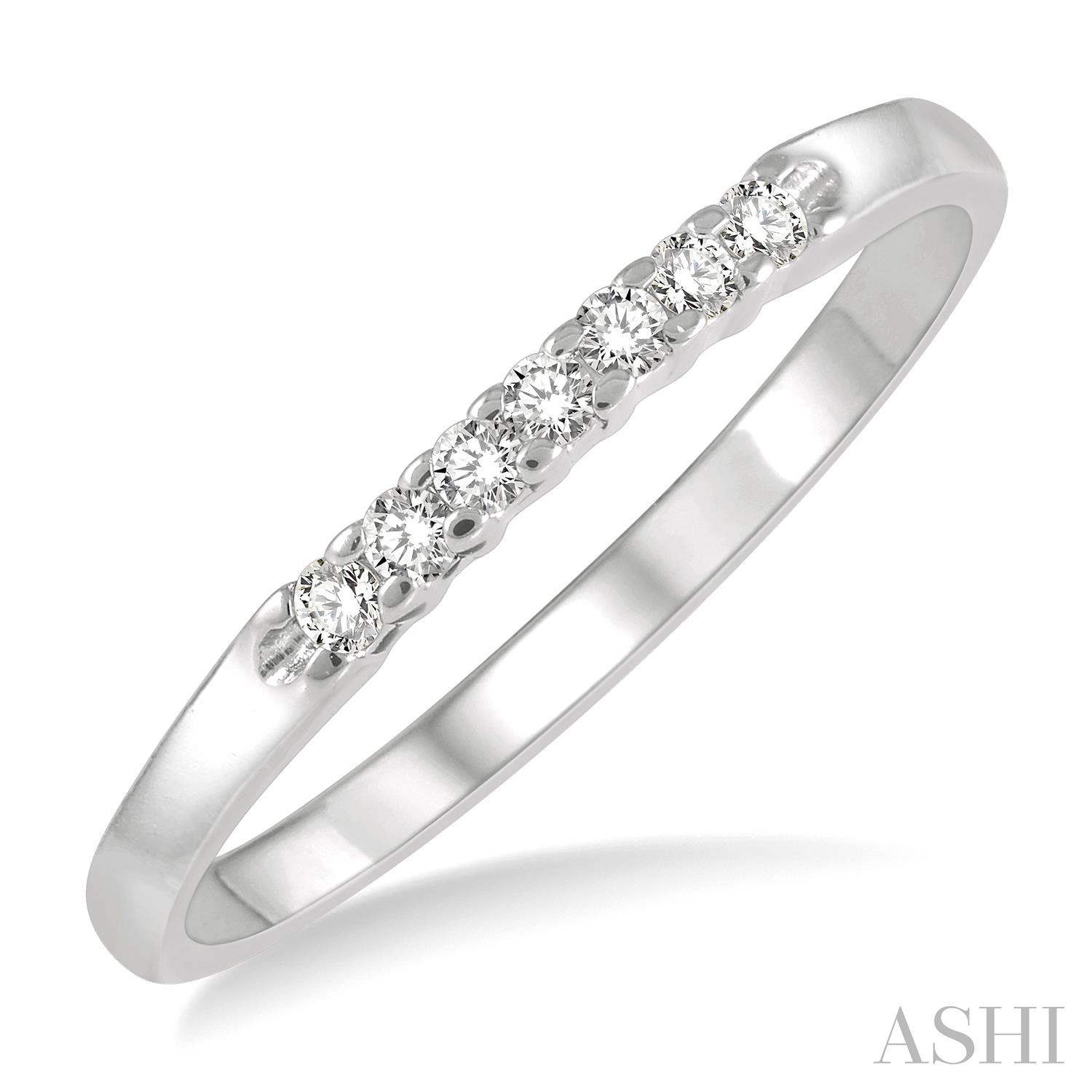 14 Karat White Gold Round Brilliant Cut Diamond Shared Prong 0.10 Ct
