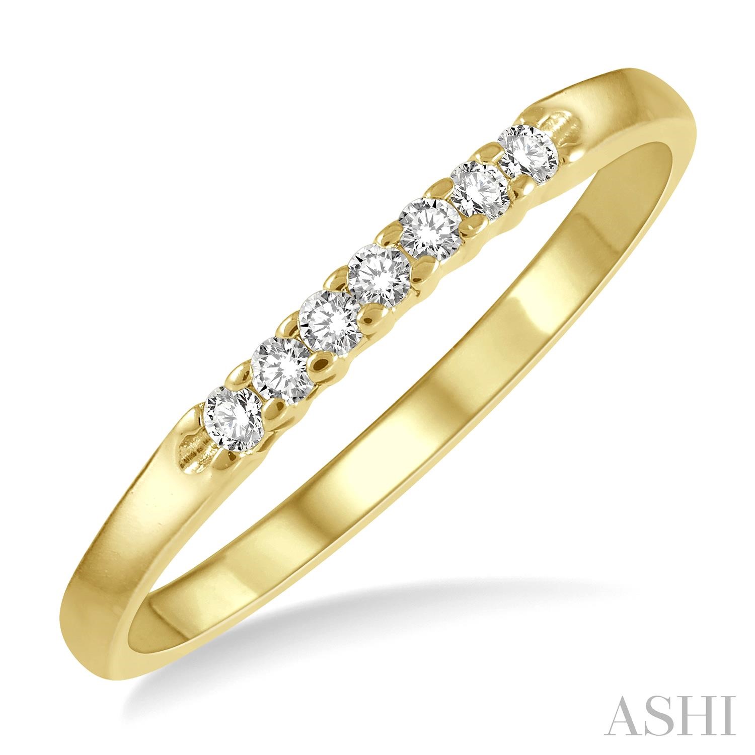 14 Karat Yellow Gold Round Brilliant Cut Diamond Shared Prong 0.10 Ct