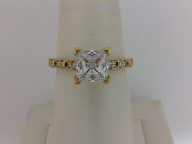 Tacori: 18 Karat Yellow Gold Sculpted Crescent Semi-Mount Ring With 0.18Tw Round Diamonds
For 5mm Center
Size 6.5