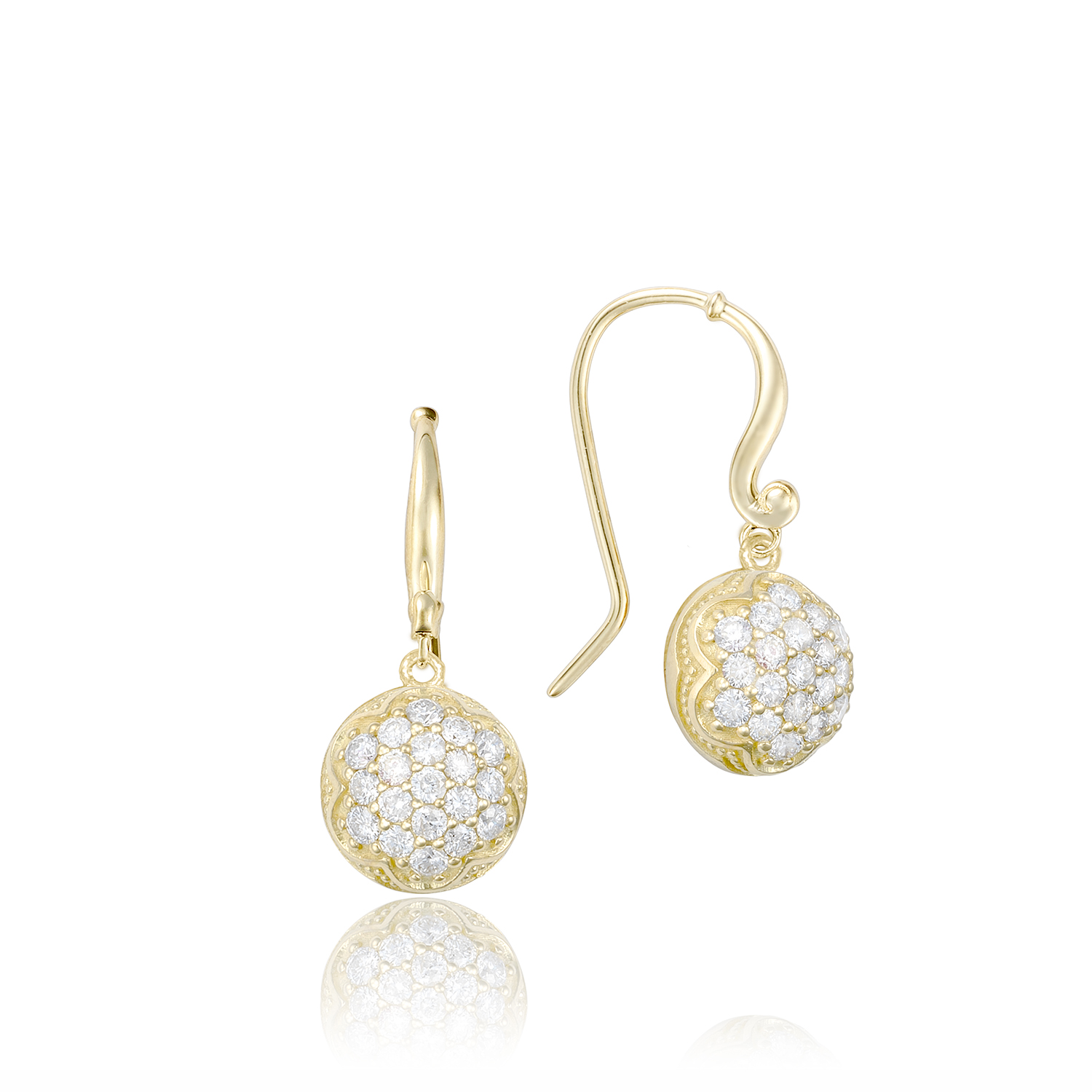Tacori: 18 Karat Yellow Gold Engraved Drop Earrings With 0.80Tw Round Diamonds
Style Name: Sonoma Mist- Dew Drop