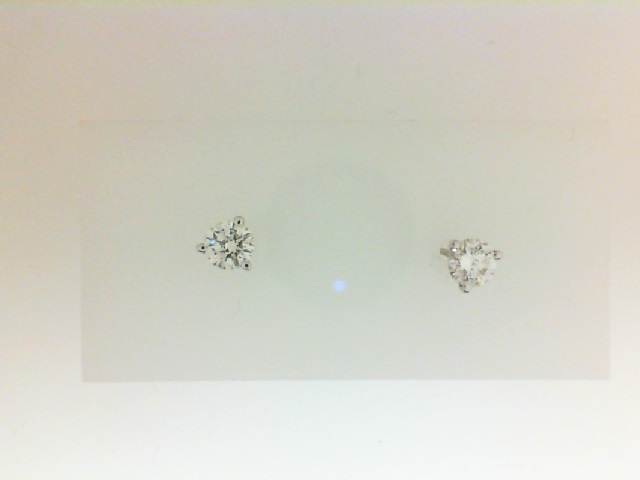 White 14 Karat Stud Earrings With One 0.33Ct Forevermark Rnd J Si2 Diamond And One 0.33Ct Forevermark Rnd I Si1 Diamond
FM 6792575 & 8183780