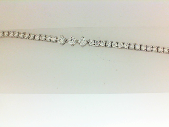 Forevermark: 18 Karat White Gold Bracelet With One 0.09Ct Fm Rnd Diamond, One 0.09Ct Fm Rnd Diamond And 2.42 Twt Non Forevermark Diamonds
Fm 6605987 / 7981963 / 7015921 / 3007339 / 6222339 / 7183001 / 7615687 / 9171185 / 767965 / 7103671 / 2835728 / 1713