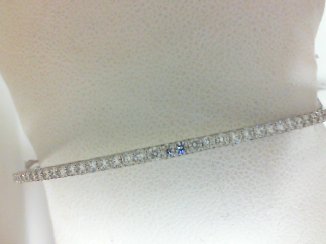 18 Karat White Gold Bangle Bracelet With 2.18Tw Round Diamonds