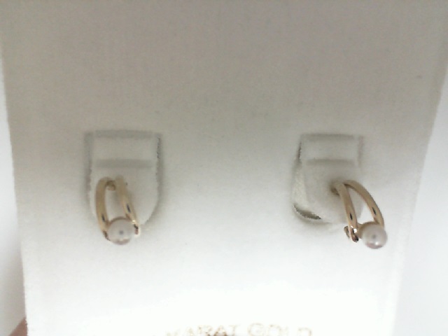 14 karat yellow gold 3.0 m freshwater pearl earrings