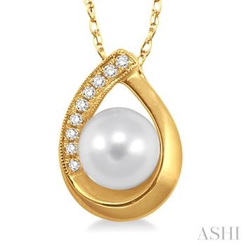 10 Karat Yellow Gold 6.5 mm Cultured Pearl And Diamond Pendant 0.05 Ct 18 Inch