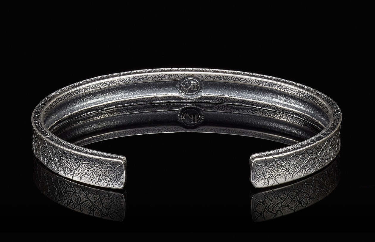 William Henry Sterling Silver Core Bangle Bracelet
Length: Lg
