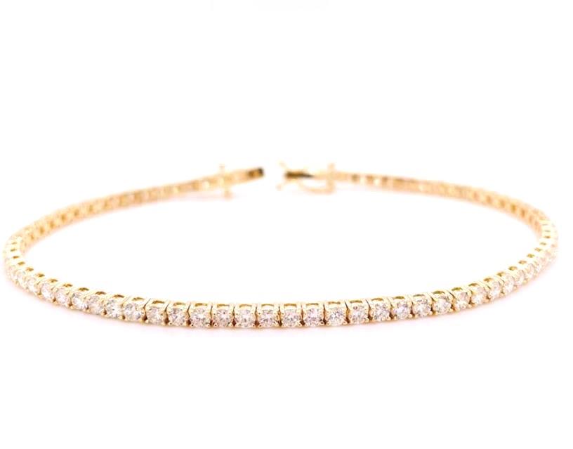 14 Karat Yellow Gold Tennis Bracelet With 72=3.00Tw Round Diamonds 
Length/Size: 7''