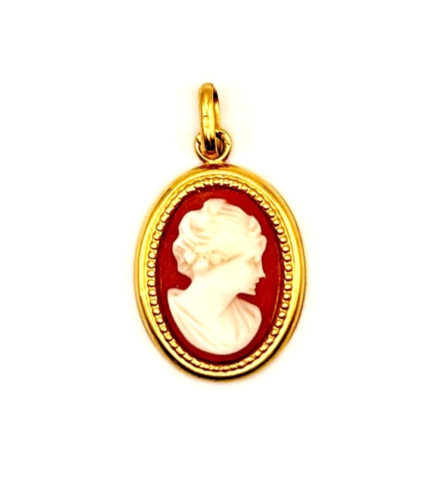 eSTATE18 Karat Yellow Gold Small Cameo Pendant