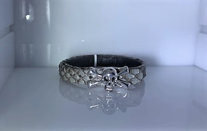 Sting HD:Pure Sterling Silver High Polished Bracelet
Name: Luxe/Skull
Length: Medium
Diameter: 8.5 mm
Grey Python